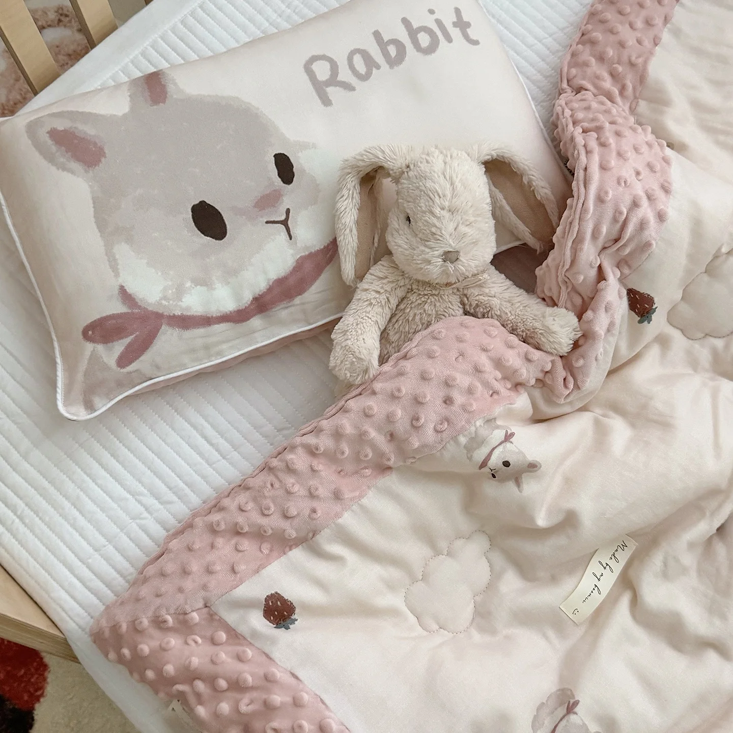 

A-Class 00-eet Bean Fluff Children's Comforter Durable Waable Fiber Filling Double-Layered Fabric Autumn Winter Quilt