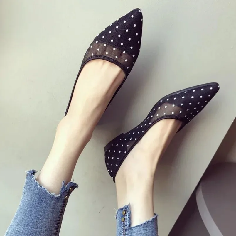 أحذية نسائية صيفية كاجوال بمقدمة مدببة على أحذية شبكية مسطحة قابلة للتنفس بنمط نقاط بولك