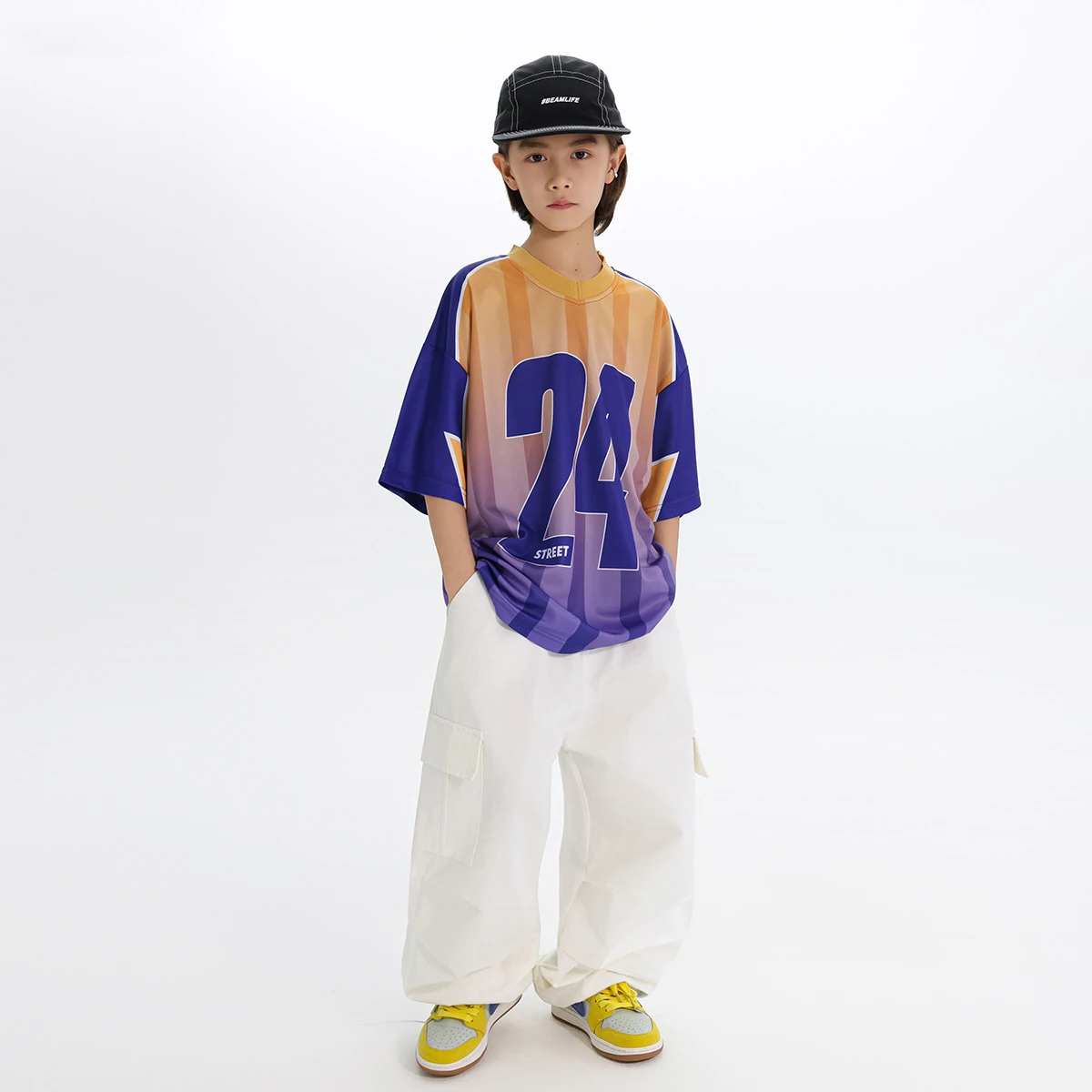 2025 Jazzdans Pak Jongens Streep Top Witte Cargo Broek Hiphop Pak Kinderen Oefenkleding Street Dance Podiumkostuums DN 20960