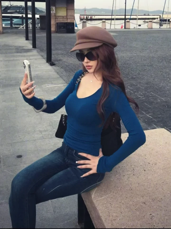 

Slim Fit Long Sleeve V-Neck Green T-Shirt Women's Business Casual Style Elastic White Enhancing Slimming Effect Top
