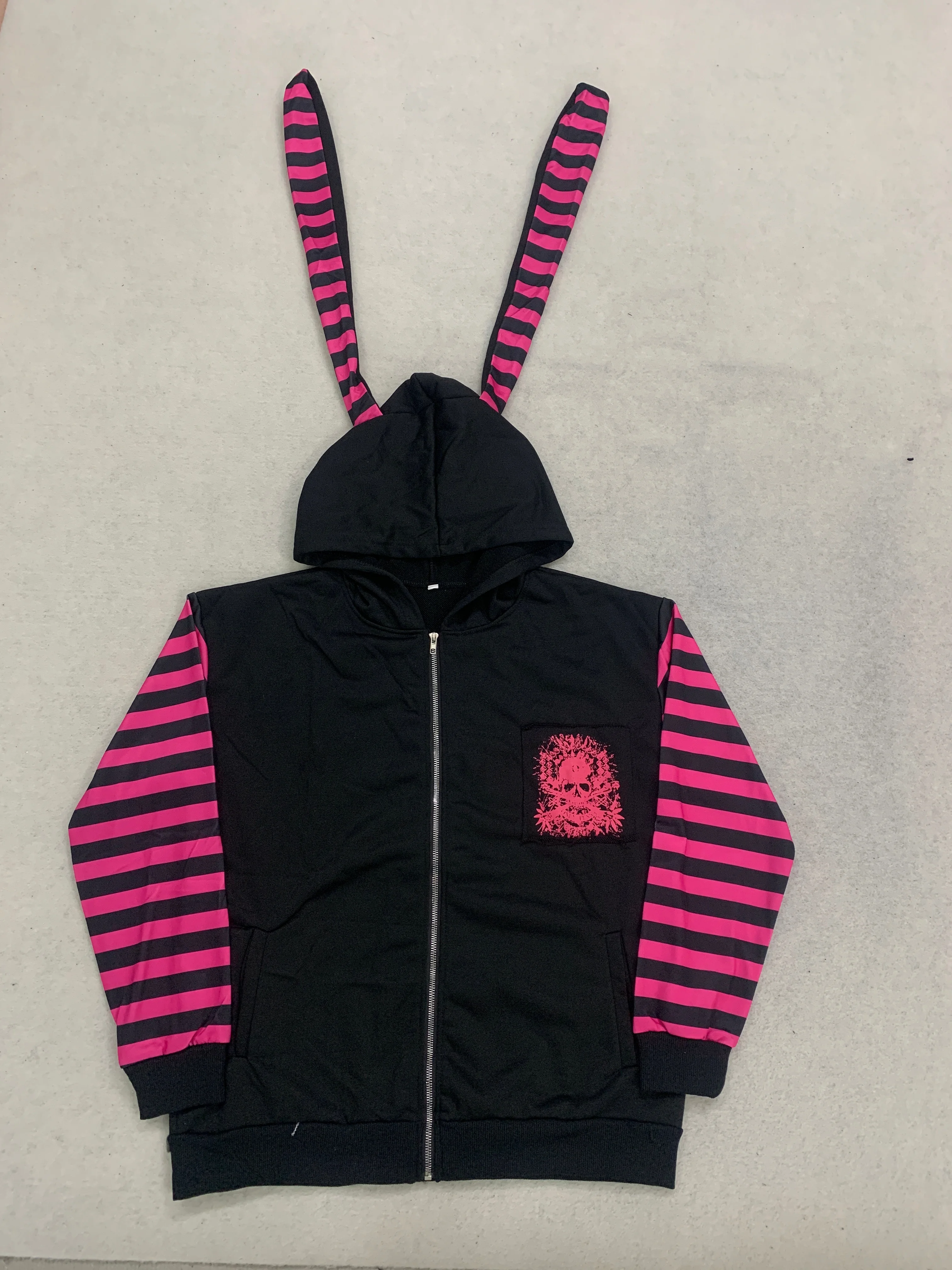 Damen Zip-Up Hoodie mit Hasenohren, Totenkopf-Print auf der Rückseite, gestreift, langärmelig, Y2K Emo Goth Ästhetik, lockere Streetwear-Jacke. – Detail 2