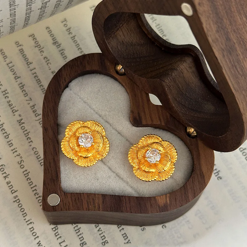 

Comfortable Wearing Brushed Camellia Earrings For Women 24K Gold AU999 | Fit ear shape, lightweight and pressure-free