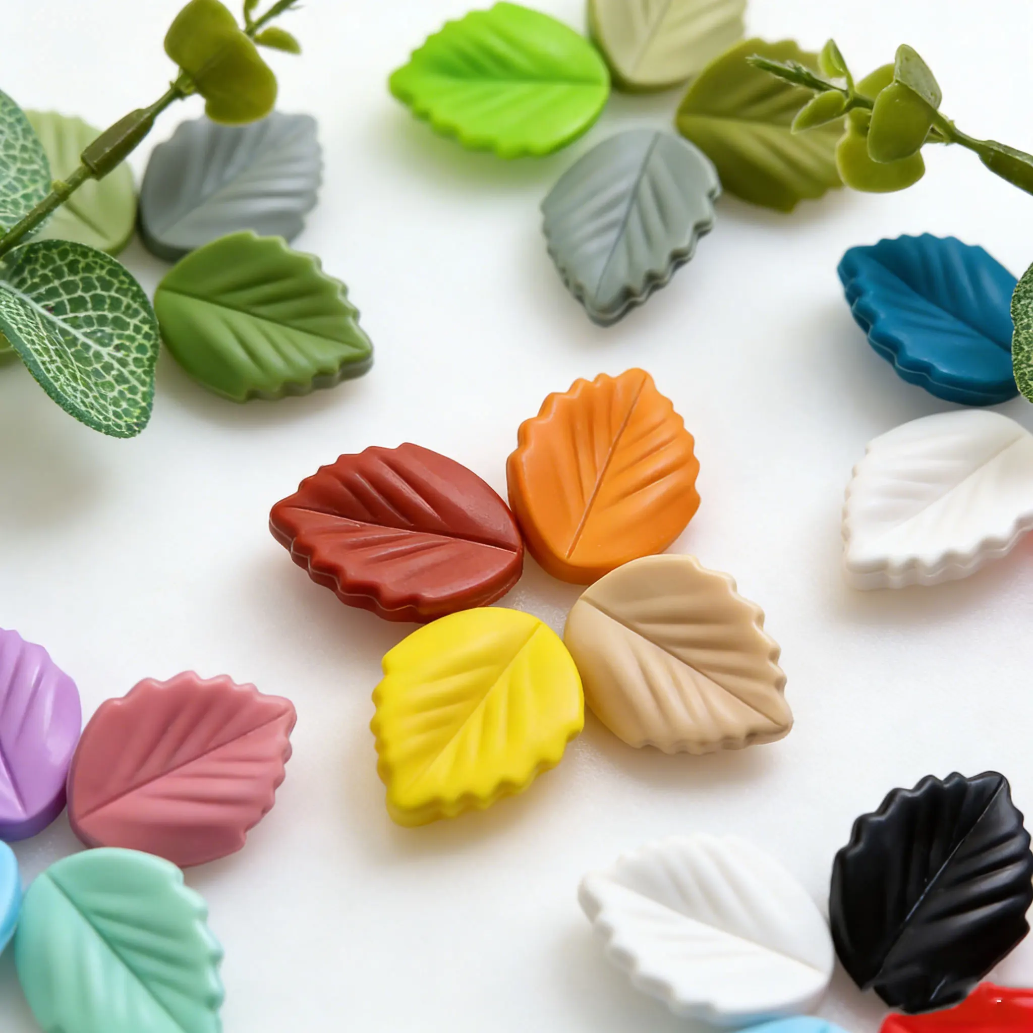 ZW39 5 Stück Cartoon Mini süßes Blatt Silikon grüne Serie Perlenschmuck handgemachte Herstellung DIY Kette Halskette Zubehör Material