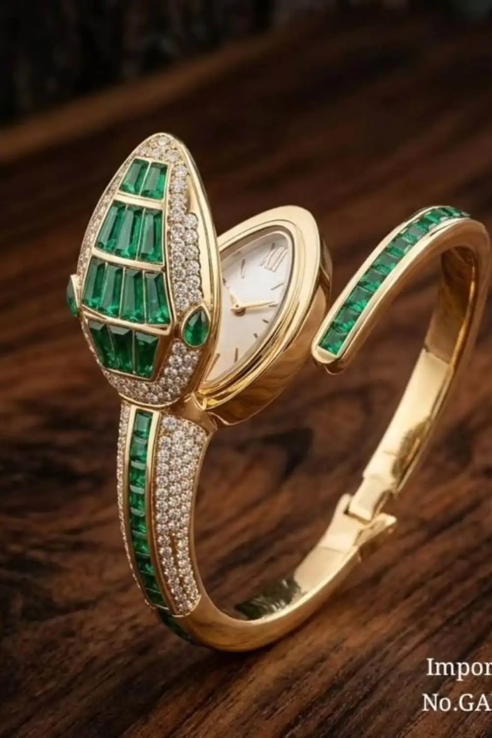 Luxury Snake Shape Open Bangle Watch for Women, Emerald Rhinestone Vintage Premium Quartz Wristwatch for Banquet & Gift