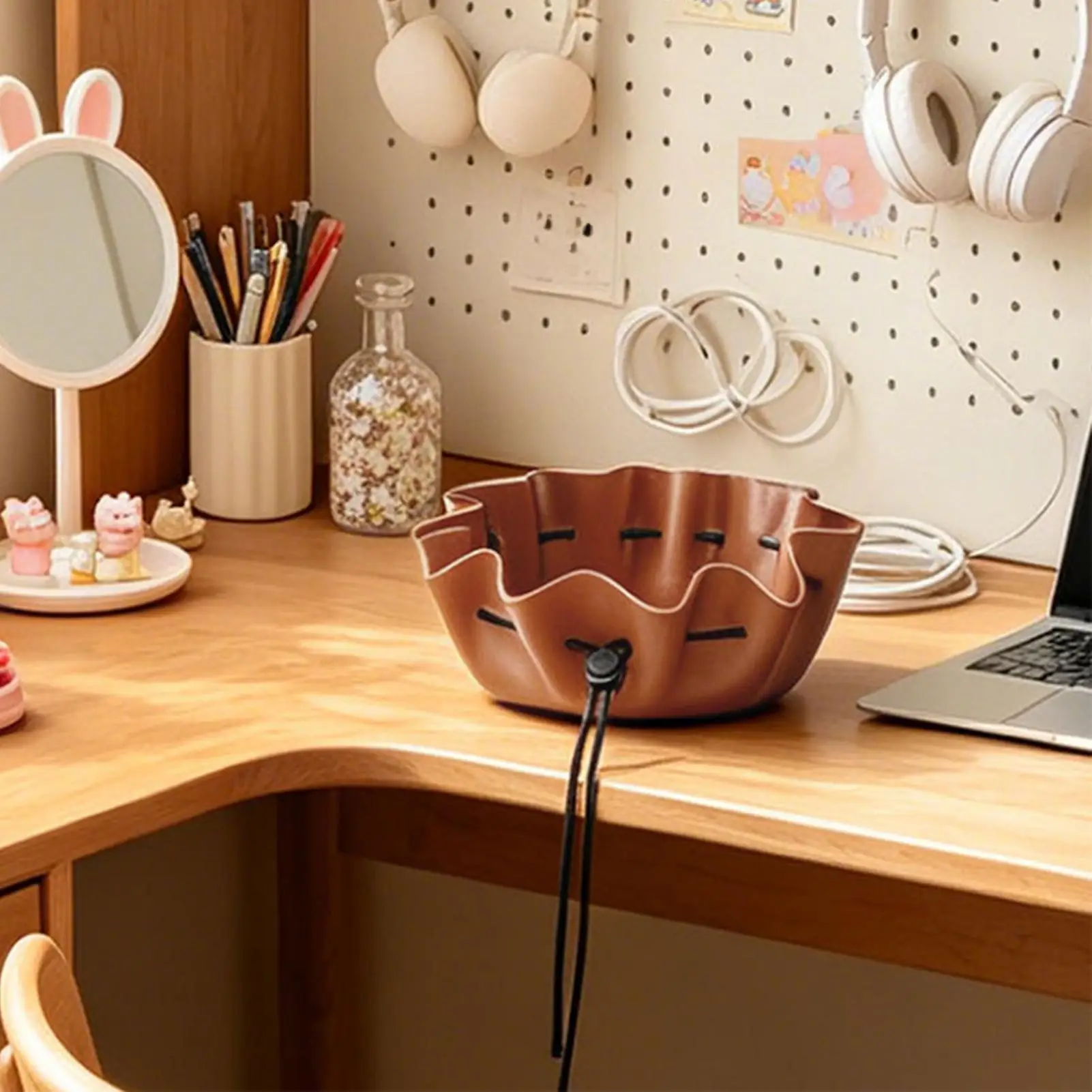 Dice Tray Foldable Game Desk Organizer with Drawstring Design Leather Dice Tray for Office Desk Table Home Fantasy Game Keys