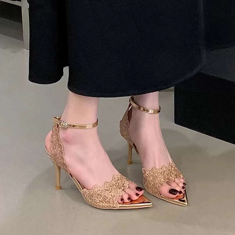 

Сексуальные кружевные босоножки с вырезом «рыбий рот» для женщин, новинка 2026 года, с ремешком на пряжке, на шпильке, подчеркивающие темперамент