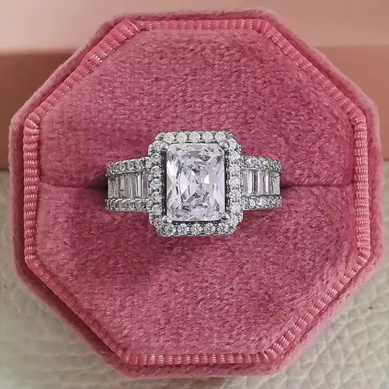 Fashion Square Flashing Geometric Ring with Inlaid Cubic Zirconia New Luxury Wedding Accessory for Women's Jewelry Wholesale
