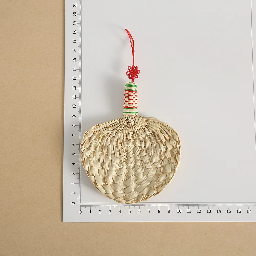 

Handmade Retro Woven Leaf Fan Mini Size Heart-shaped Handmade Fan Chinese Style Woven Fan Summer Cooling