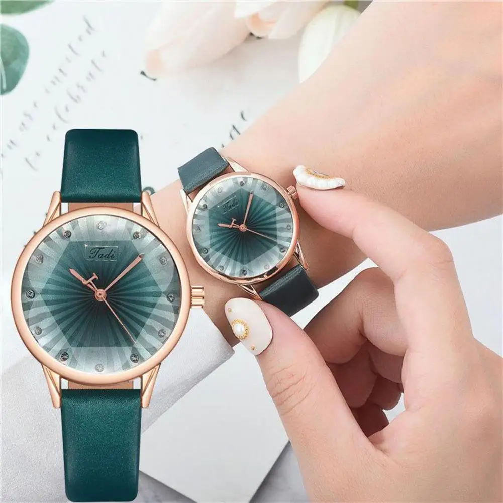Ladies Commute Watch Geometric Print Quartz Watch with Rhinestone Decor Adjustable Silicone Strap for High Accuracy for Lady