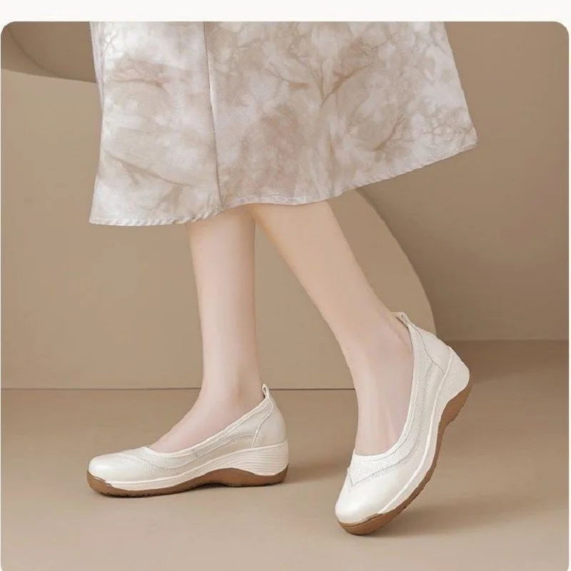 

Women Soft Leather Loafers Thick Soled Lazy Sponge Cake Shoes Women's Round Toe Single Shoes Breathable Lightweight White Shoes