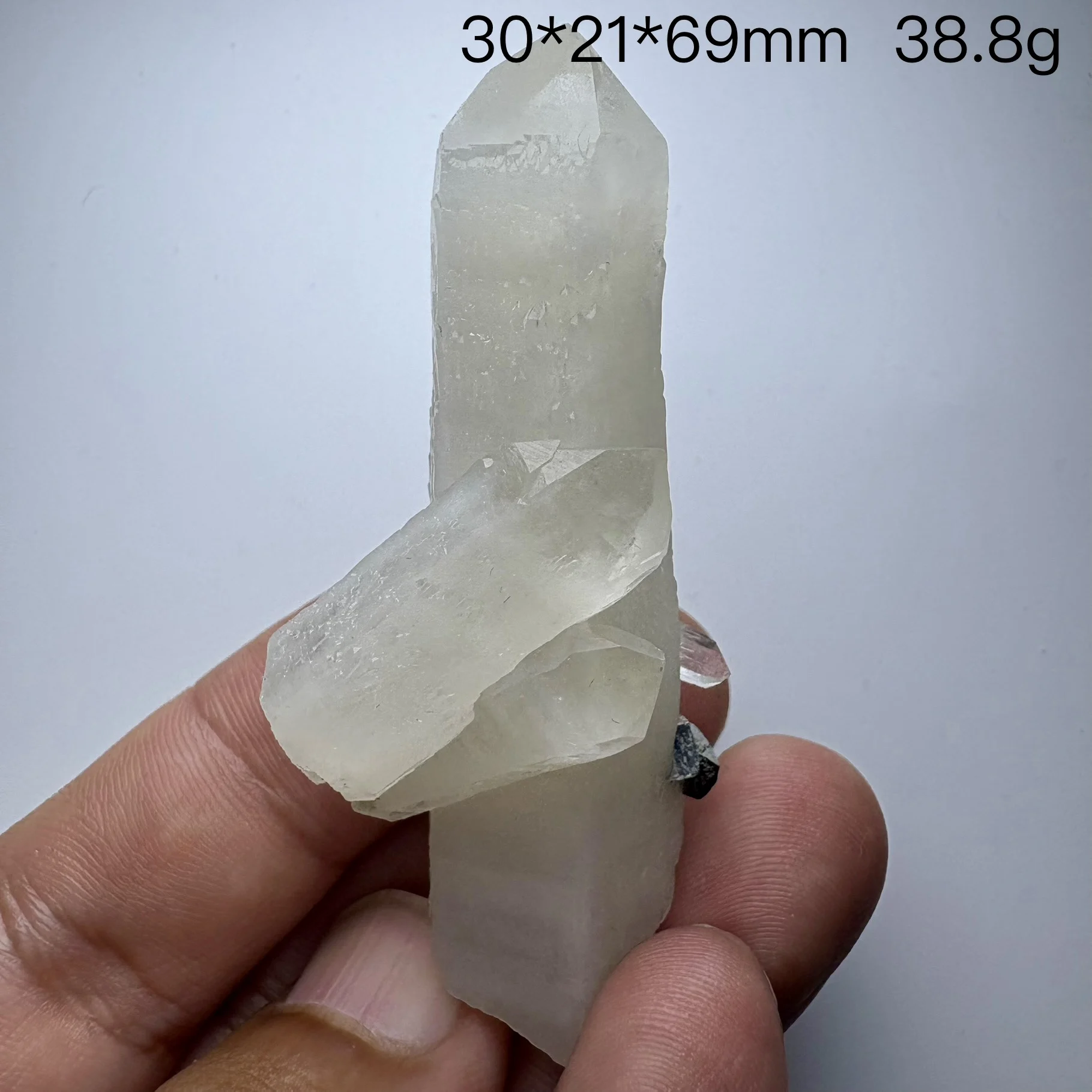Natural materials, Inner Mongolia quartz and tungsten iron ore are coexisting. Crystal mineral specimens, mineral collection ite