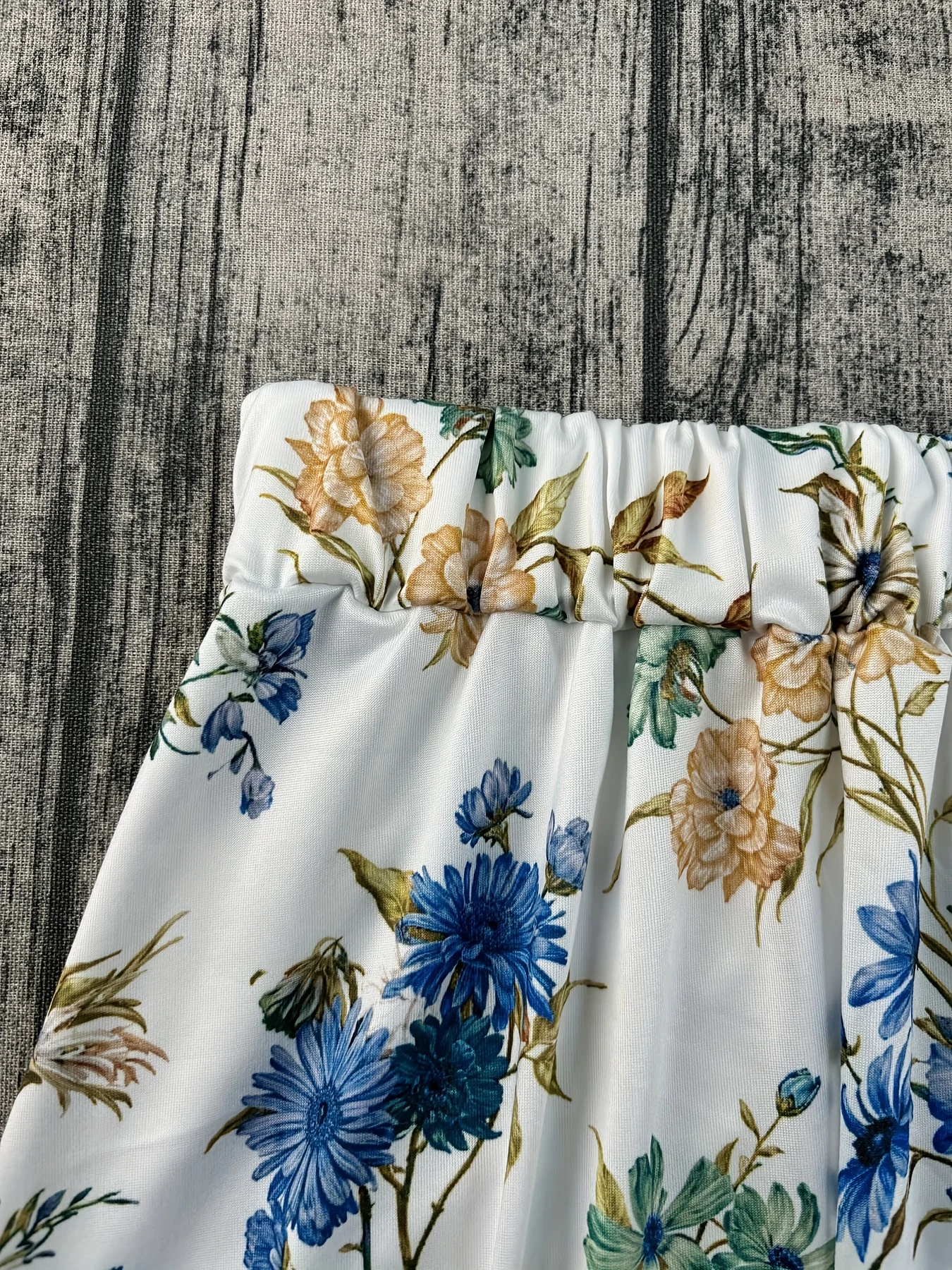 تنورة Luxy Trio أنيقة بطبعة زهور على شكل حرف A للنساء عالية الخصر بطول منتصف الفخذ، تنورة لجميع المواسم