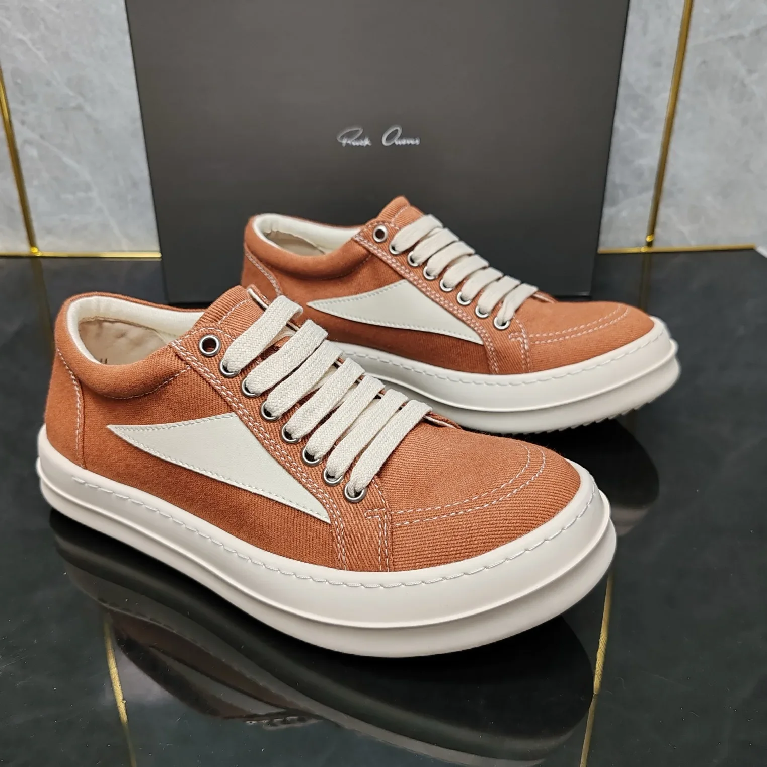

R0 2025 NEW Small Triangle Canvas Owens Retro Joker Student Non-slip Soft-soled Low-cut Shoes Niche Couple Models.