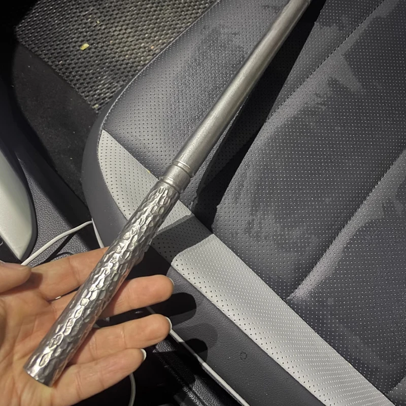 Strumento per attrezzature per arti marziali a prova di esplosione montato su auto con cerchio corto in oro fatto a mano portatile EDC da 50 cm
