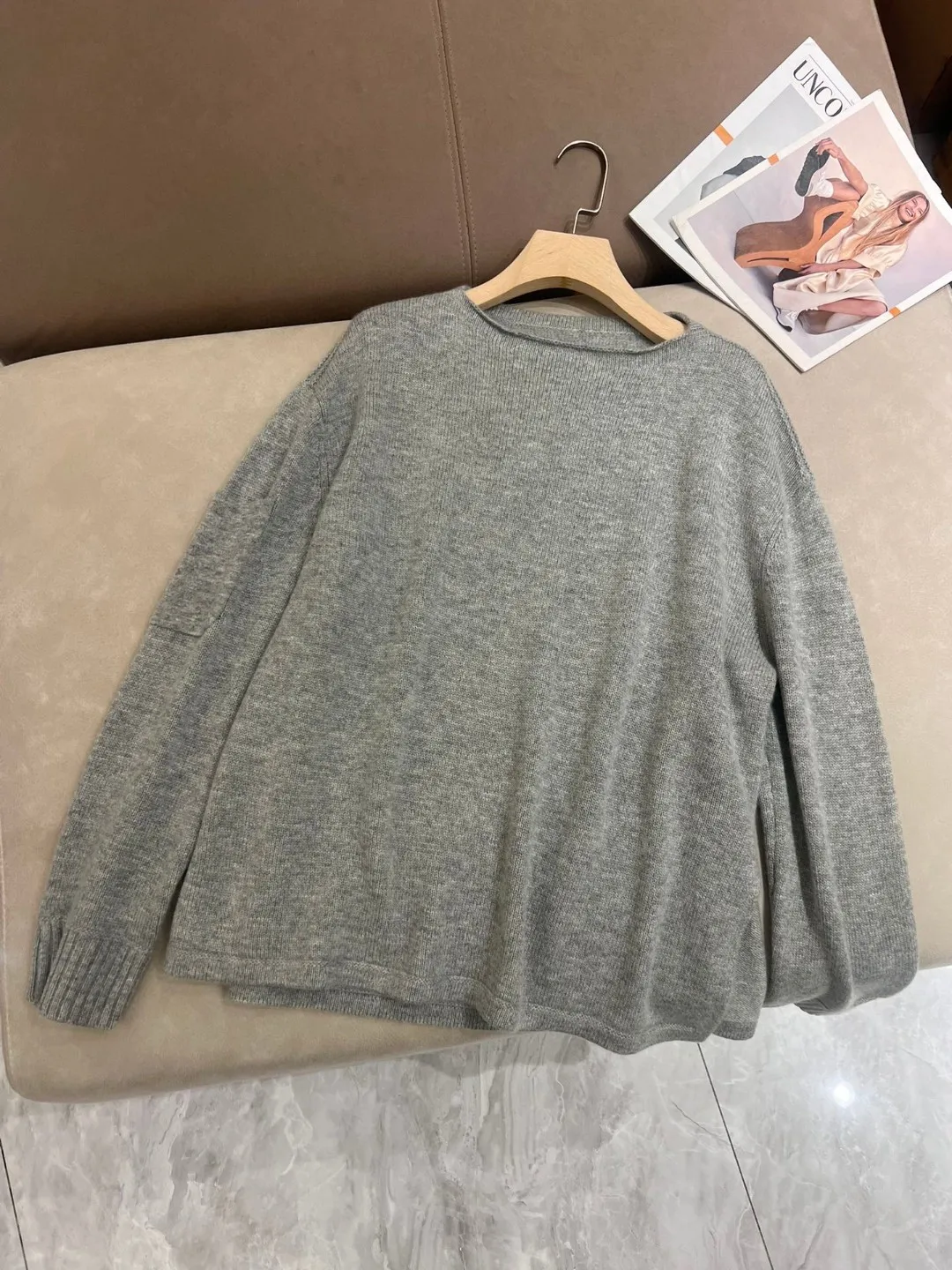 Luxurious high-quality loose fit 100% cashmere sweater