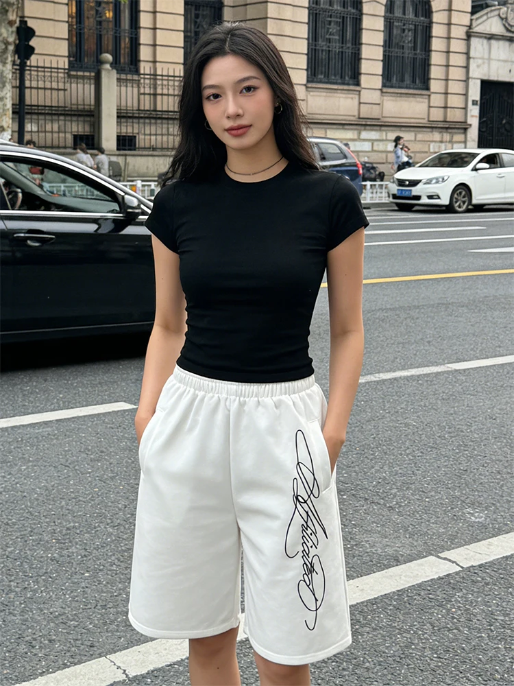 

Y2K graffiti signature embroidered shorts, casual shorts for men and women on the street in spring and summer.