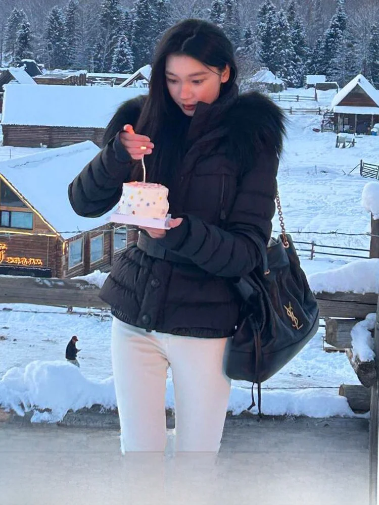 Jaqueta Curta E Preta com Gola de Pele para Mulheres, Casaco de Inverno Quente com Cintura Ajustável, Estilo Moderno p...