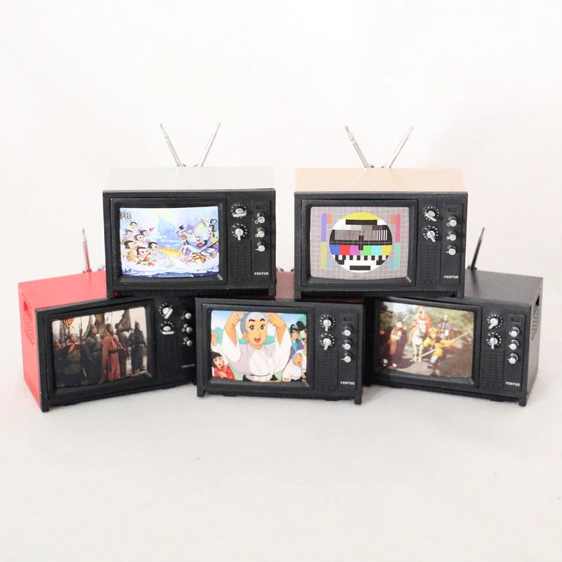 1Pc Random Dollhouse Miniature Television Model 1:12 Mini Simulation Retro TV With Picture Doll House Furniture Decor Model Toy