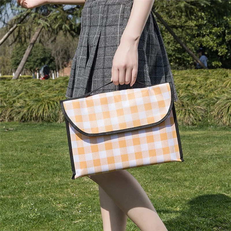 M87K سجادة للرحلات التخييم المشي لمسافات طويلة المحمولة بطانية شاطئ للطي التخييم حصيرة مقاوم للماء معدات التخييم في الحديقة ، أصفر 1.5X1.8M