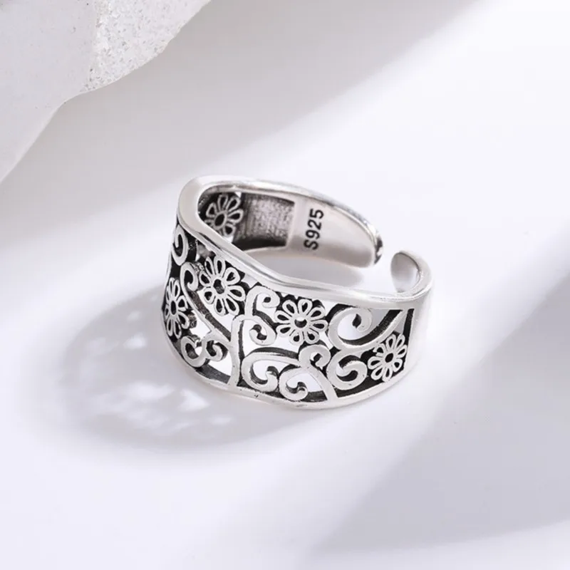 Vintage Silver Color Matte Hollow Flower Ring for Women Minimalist Artistic Floral Fragments Open Rings Party Jewelry Gifts