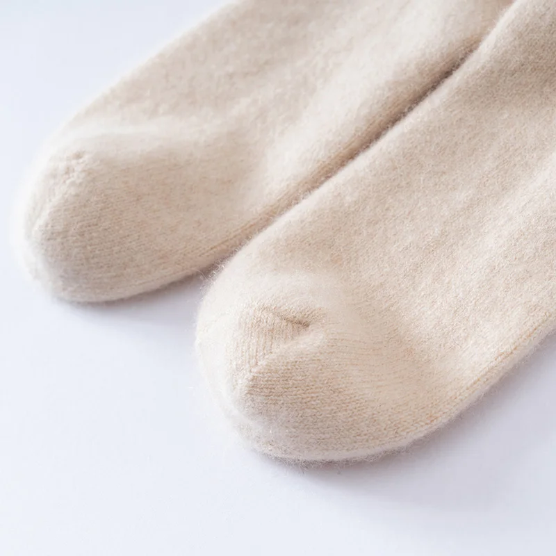 2025 100% الكشمير الخالص تخزين المرأة محبوك جوارب يمكن السير بها على الأرض شتاء دافئ المنزل الفاخرة عالية الجوارب لينة في الداخل عيد الميلاد