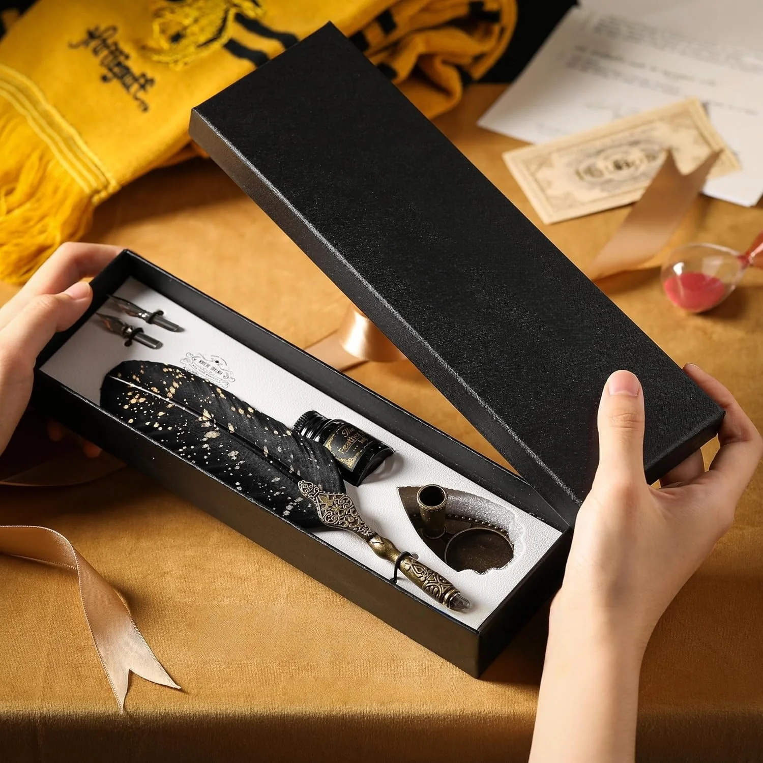Premium Vintage Quill Pen Set, Suitable For English Calligraphy And Gothic Font Outlines, Includes a Pen Holder And Replaceabl