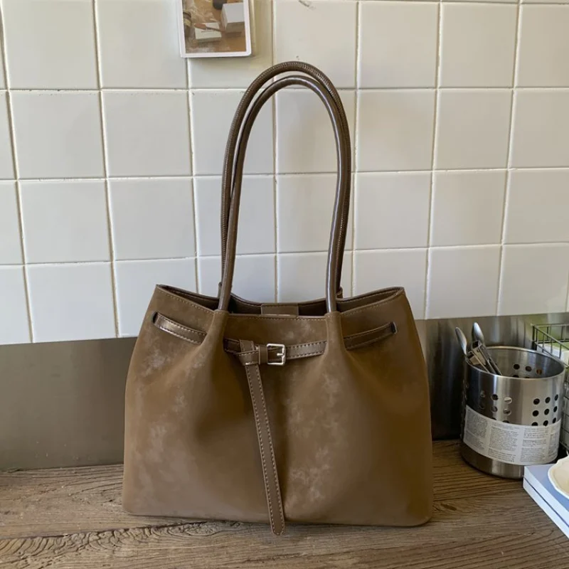 حقيبة يد نسائية مصنوعة من الجلد الناعم ذات جودة عالية ونمط كلاسيكي للركاب في باريس #6