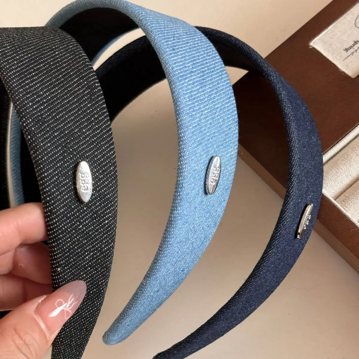 Sweet and Cool Denim Silver Small Round Label Light Blue Thin Headband Women's Daily New Retro Niche Advanced Face Wash Headband