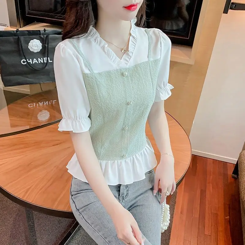 Top corto con bordi in legno con scollo a V dolce dal design nuovo stile a maniche corte