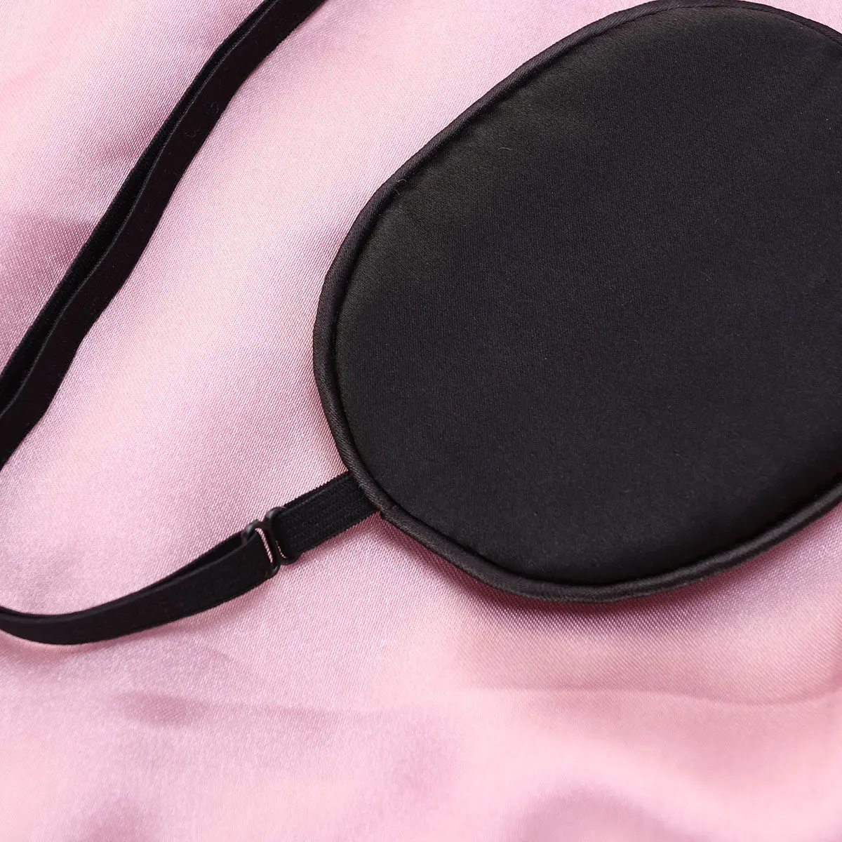 

Регулируемая шелковая повязка для глаз для тренировки зрения при амблиопии, из гладкой ткани, нежная для кожи, идеально подходит для лечения косоглазия и восстановления зрения.