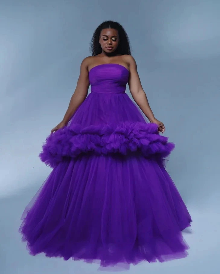 Nuevo vestido largo elegante, vestidos largos morados para fiesta de graduación con hombros descubiertos, vestido de tul esponjoso hecho a medida, vestido de lujo con cuello en V y volantes escalonados