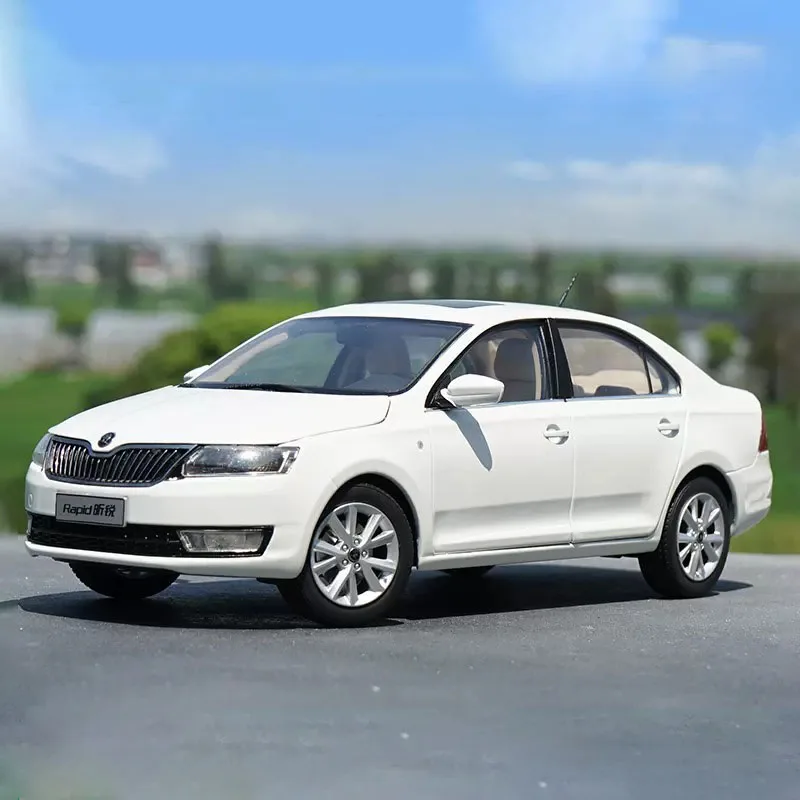 1:18 Scale Skoda RAPID 2016 Alloy Car Model Collection Ornaments