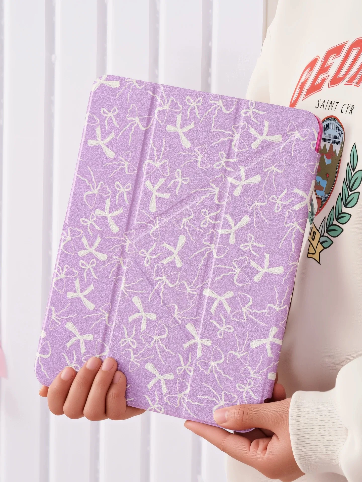 

Purple bow-shaped tablet case, suitable for iPad. Y+ three-fold design. Acrylic material, shock-resistant hard shell.