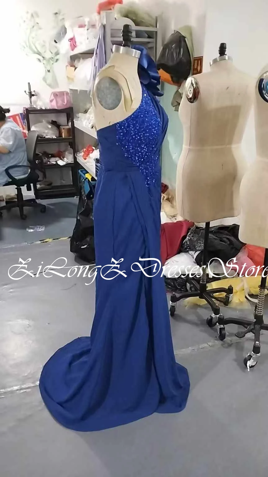 Saudi Arabia Long Beaded Evening Gowns Straight Zipper Back Side Silt Sleeveless 3D-Flower Sweep Train Purple Quinceanera Dress