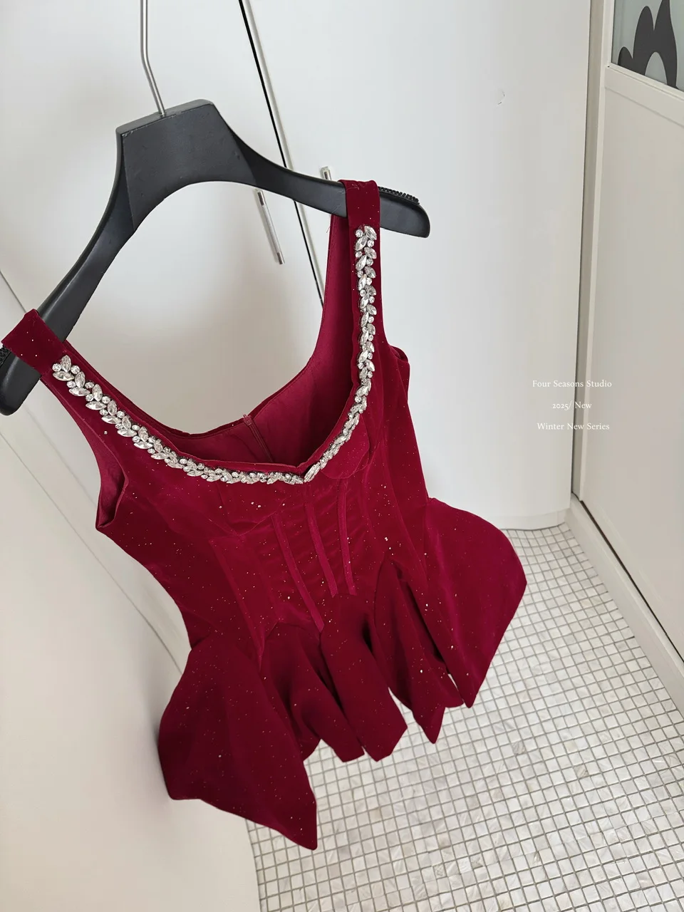 Feminino elegante diamantes o pescoço sem mangas bud vestido senhora sexy cor sólida festa noite magro uma linha vestido curto