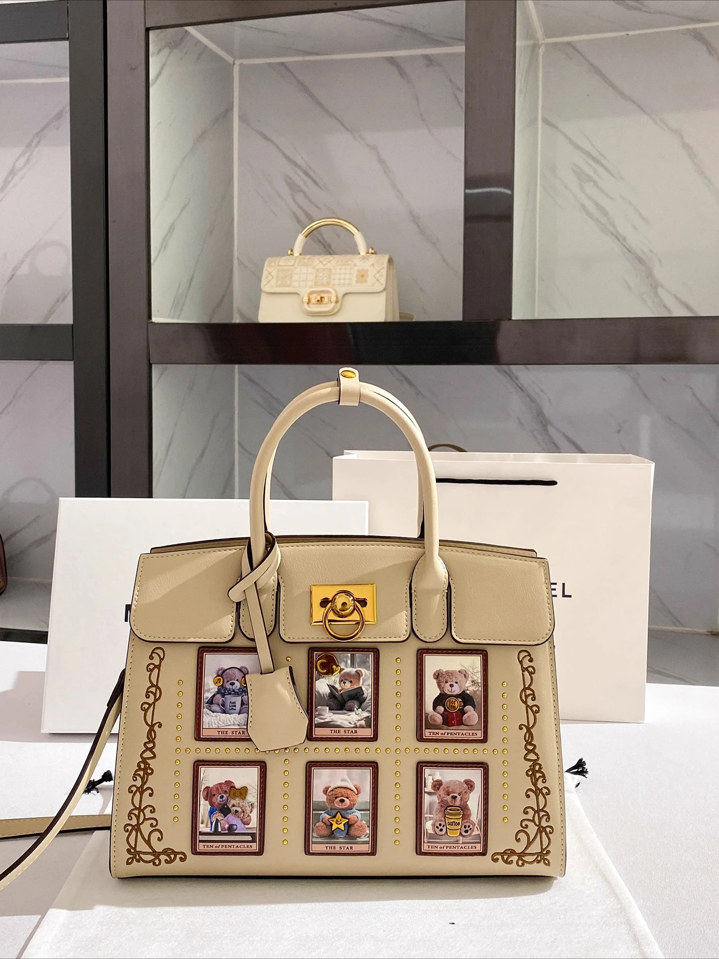 

Luxury and Original Designer Bags with Cute and Exquisite Bear Embroidery Beading and Printing Women New and Stylish Tote Bag