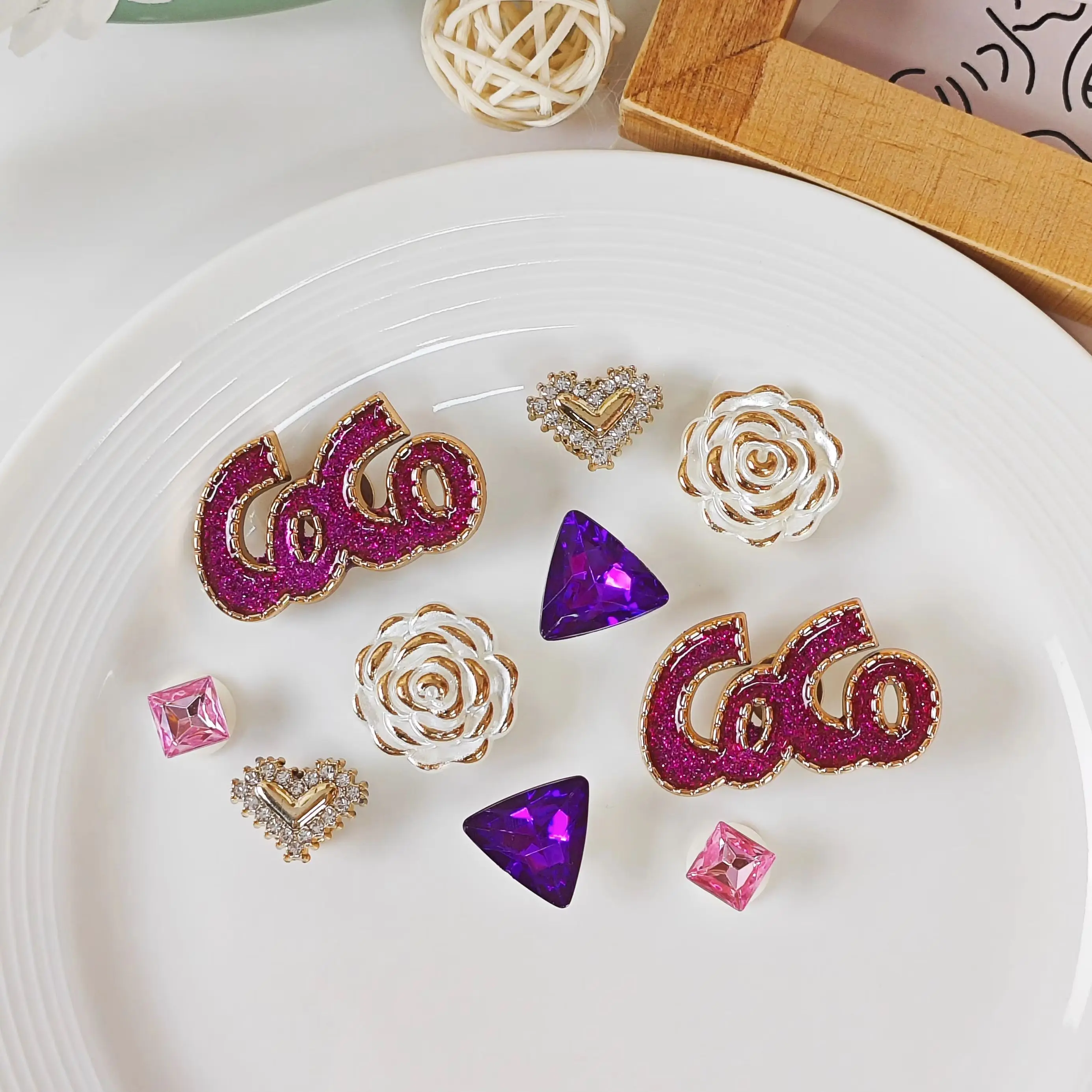 10Pcs DIY Shoe Decoration Charms Shiny Letters, Flowers, Hearts, Colorful Geometric Artificial Diamond Decorative Buckles Non-Metallic Lightweight Material Y2K Fashion Versatile Cute Personality Style for Men and Women Suitable for Eva Beach Shoes, Sandals, Removable Shoe Decorations, Holiday Gifts
