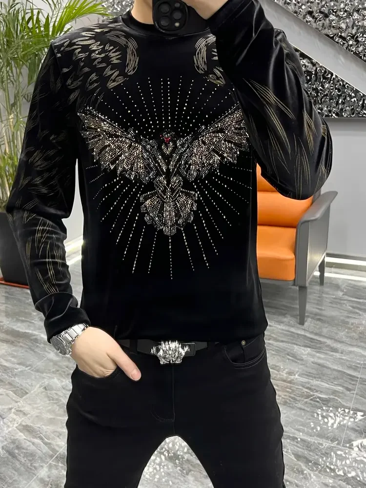 

Мужская вельветовая футболка с круглым вырезом и длинным рукавом, с золотой вышивкой, модная, в городском стиле, весенняя коллекция, стандартный крой