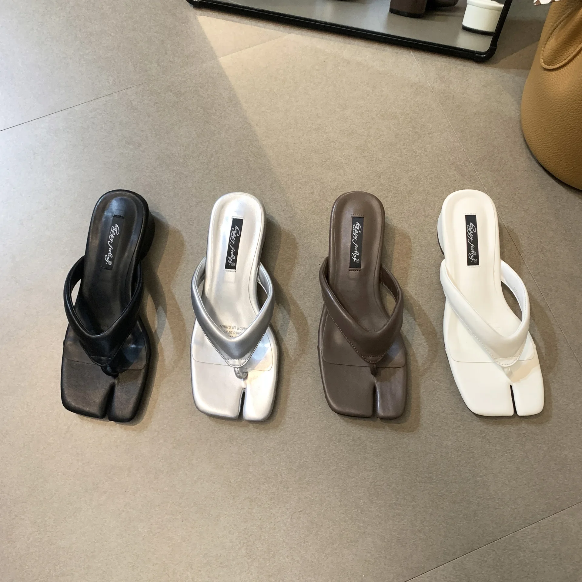 Korean version of herringbone slippers for women's outerwear, new summer hot selling high-end and fashionable half slippers