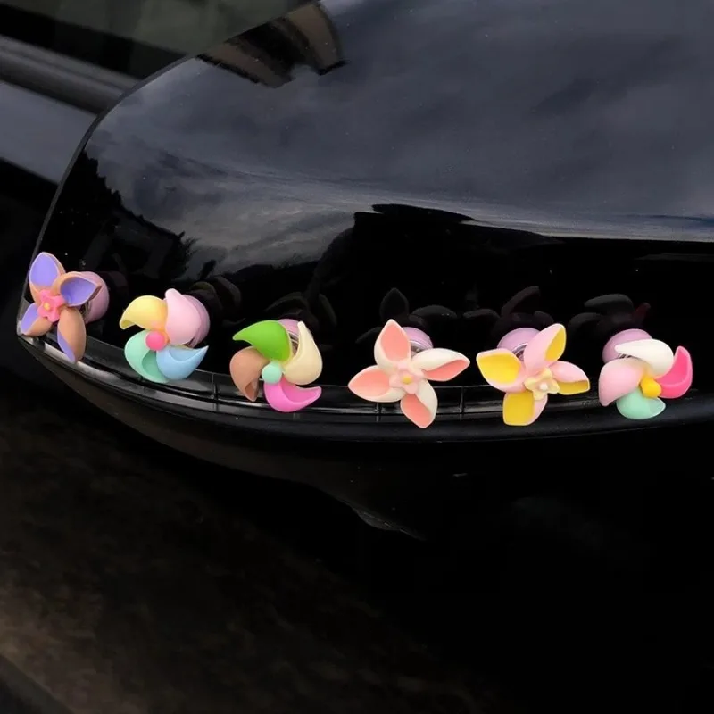 New Car Mounted Small Wind Truck Rotating Gyroscope Creative Decor Small Ornament Center Console Car Interior Cute Accessories