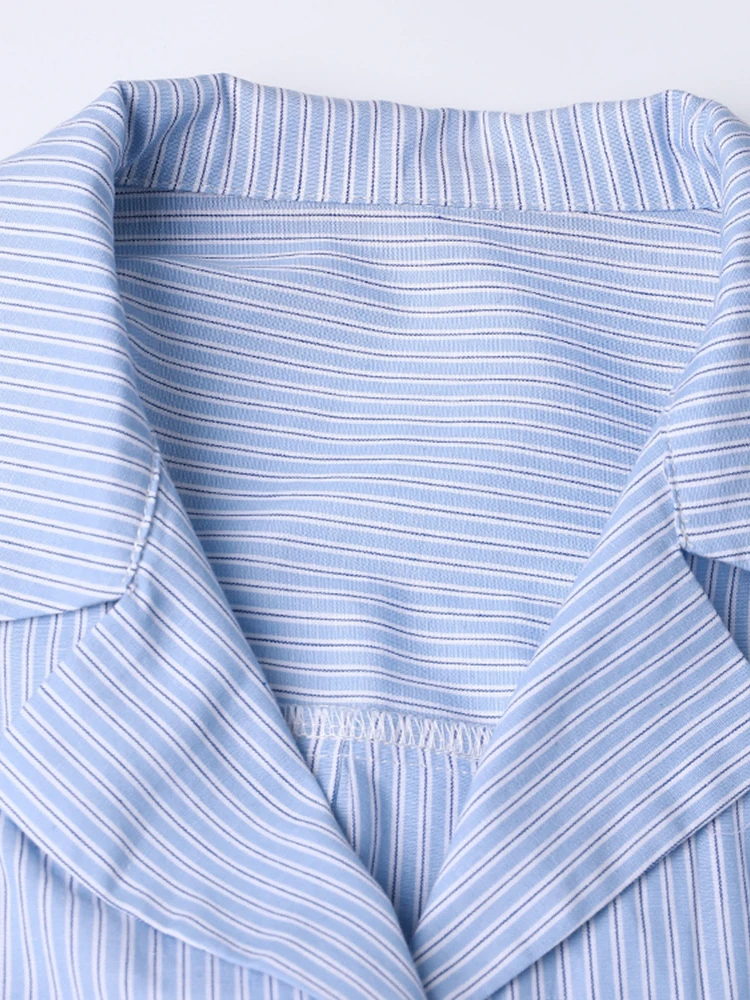 [EAM] Women Blue Striped Button Two Ways Wear Big Size Blouse New Lapel Long Sleeve Shirt Fashion Tide Spring Autumn 2024 YX0321