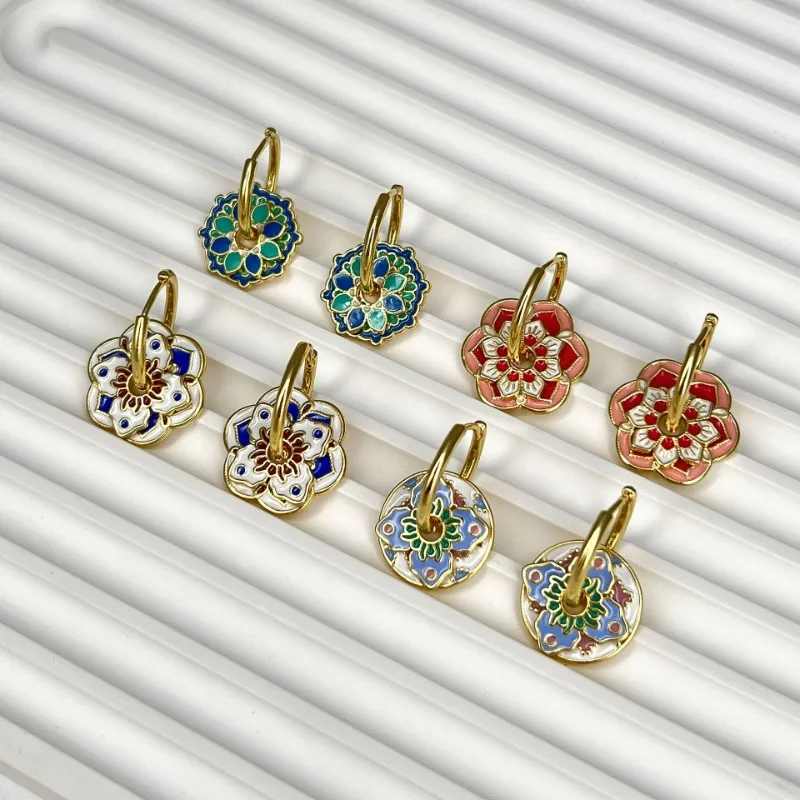 

New Chinese Retro Palace Style Earrings for Women Light Luxury High-end Enamel Round Personality Ancient Fashion Niche Jewelry