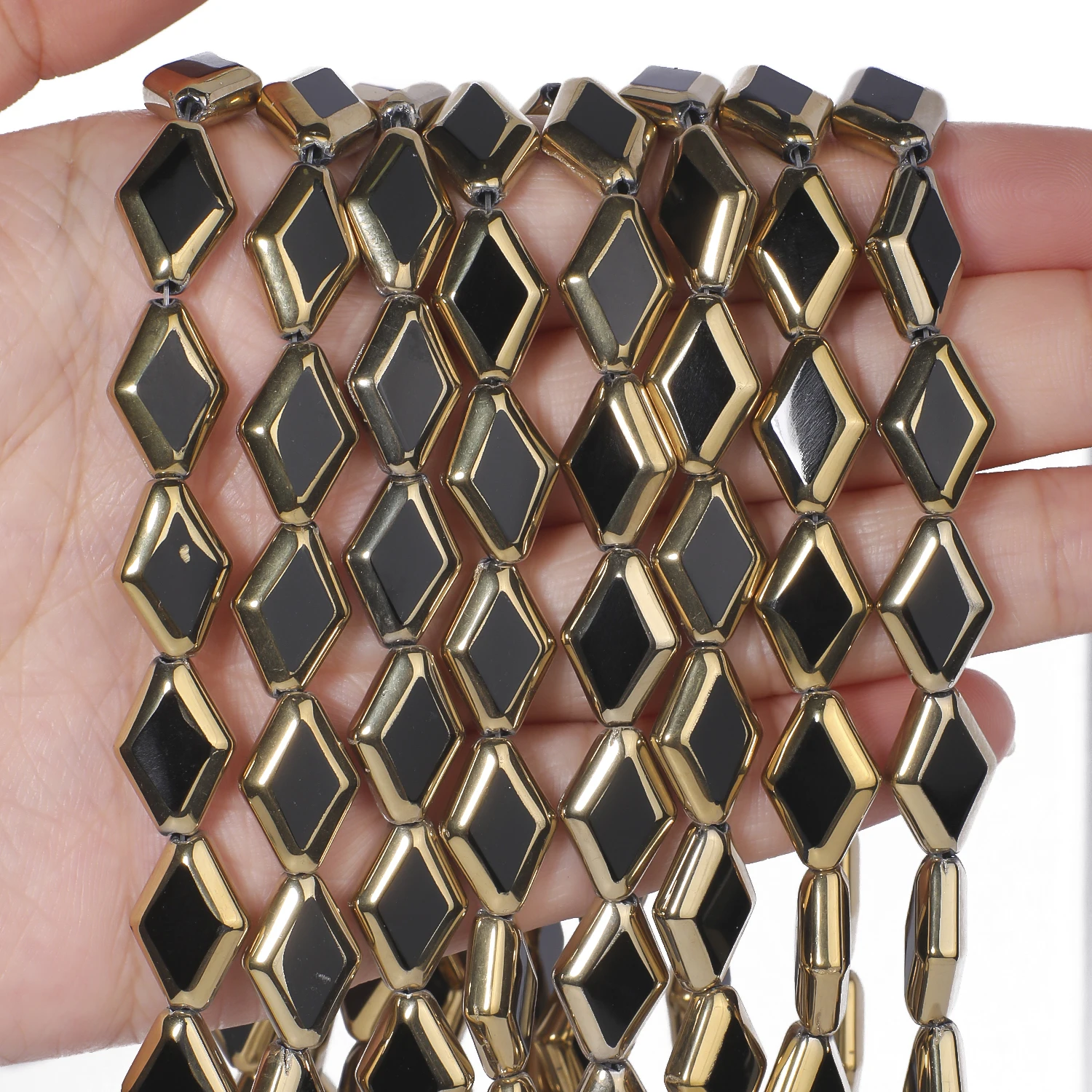 Diamantförmige, goldrandige Kristallquarzperlen, 10 x 15 mm, transparente, farbige Glasperlen für die Schmuckherstellung, zum Selbermachen von Halsketten. – Detail 15