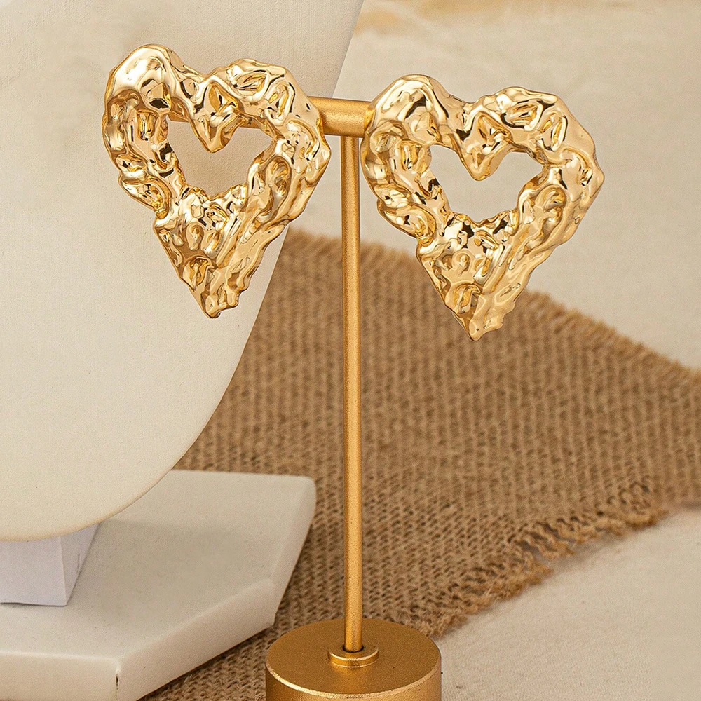 Stylish and Personalized Heart Earrings! Three-Dimensional Cut Out Heart-Shaped Design, Unique Texture Process Is Added, Metallic Texture with Bright Eyes, Highlight Stylish and Trendyy Taste