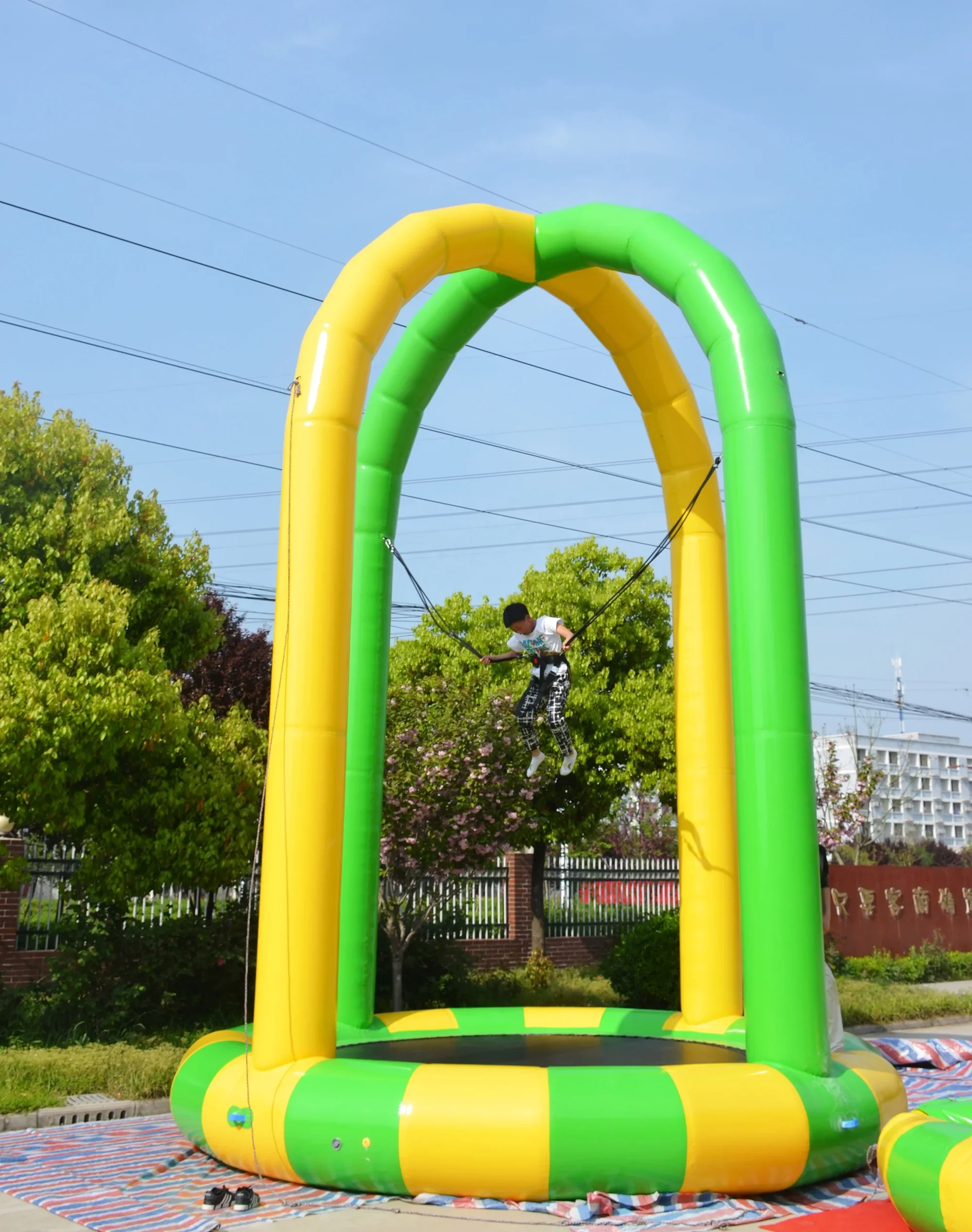 Small Outdoor Closed Air Bouncing Bed Bungee Jumping Fitness Inflatable Trampoline for Adults and Kids