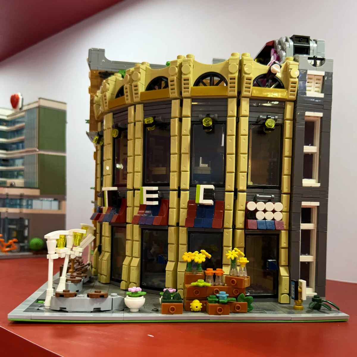 City Round Corner Shop Model Building Block Street View European Department Store Modular Bricks Toys For Children Gift MOC