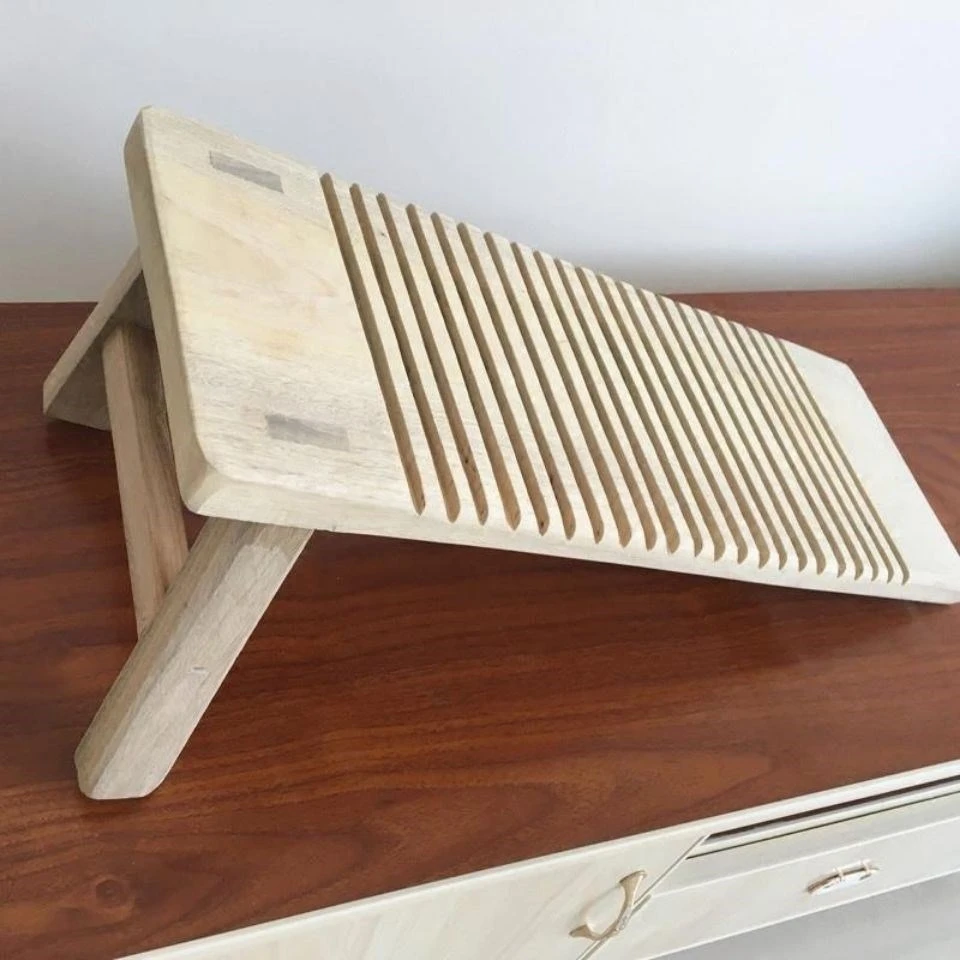 The washboard can be fixed, thickened solid wood washboard with legs, large size with feet washboard, sitting washboard