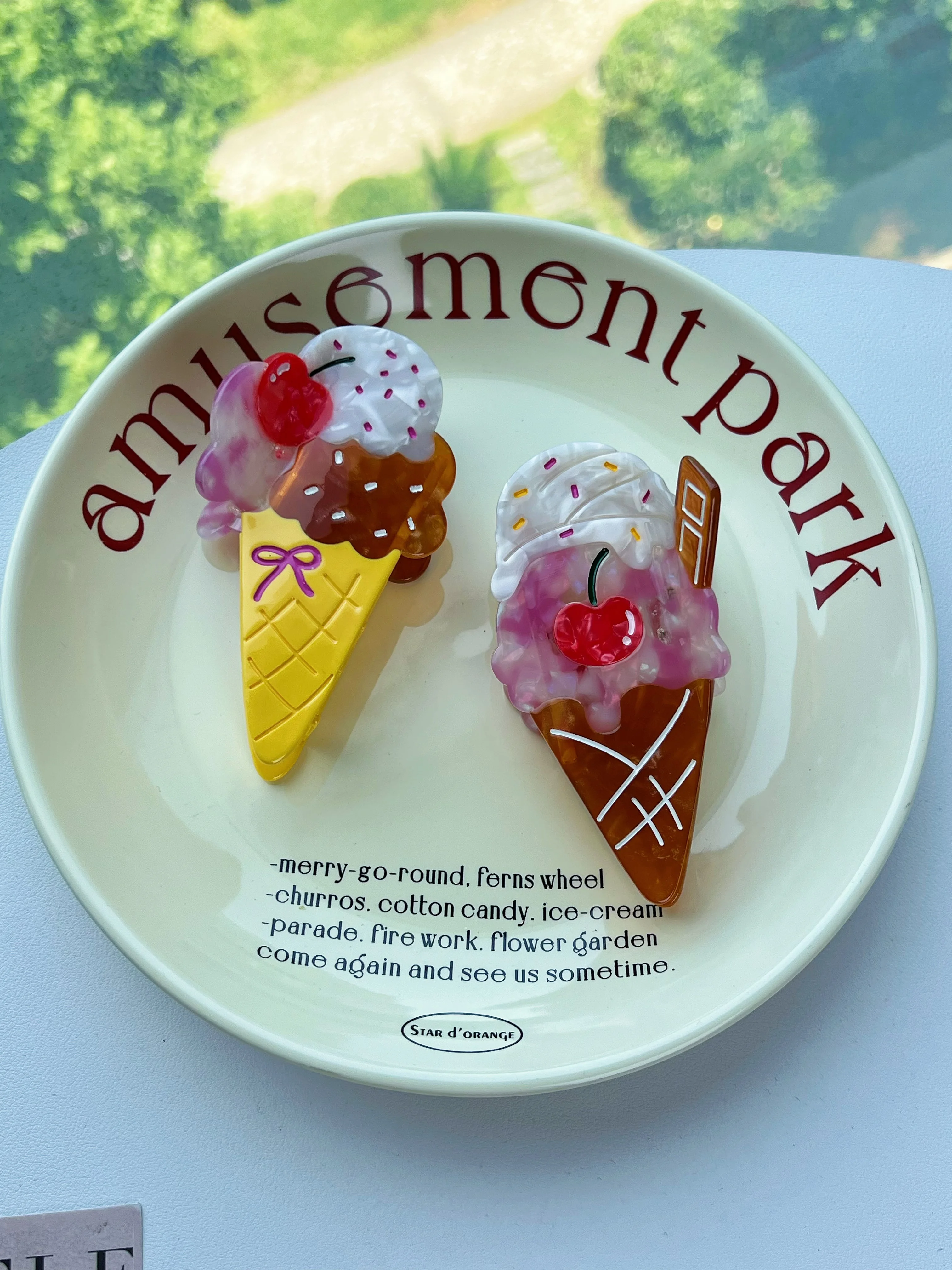 

Cream and Cold Drink Claw Hair Clips. Unique and casual summer family style. Acetate, handmade. High - quality. Fashion -