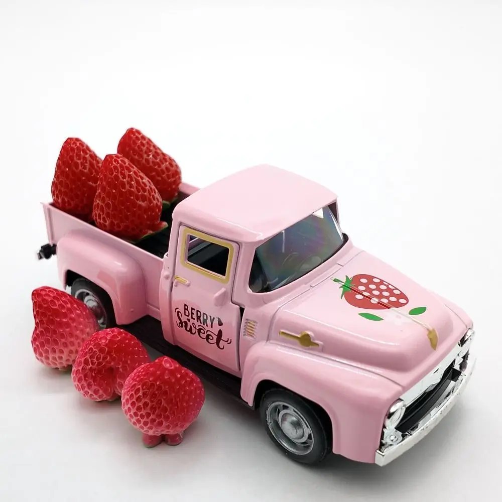 

Statue Vintage Strawberry Truck Decor Figurines Collectible Mini Car Ornament Funny Sculpture Metal Car Miniature Model