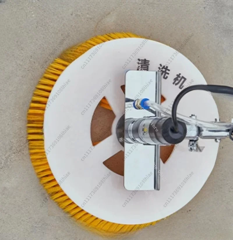 Single brush module suitable for handheld telescopic solar panel cleaning machine, is a set of accessories